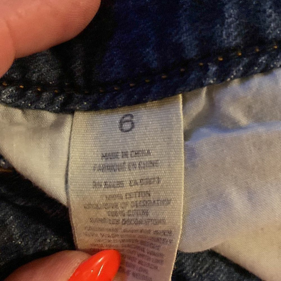 American eagle distressed looking blue Jean shorts. Size 6 - Picture 8 of 8